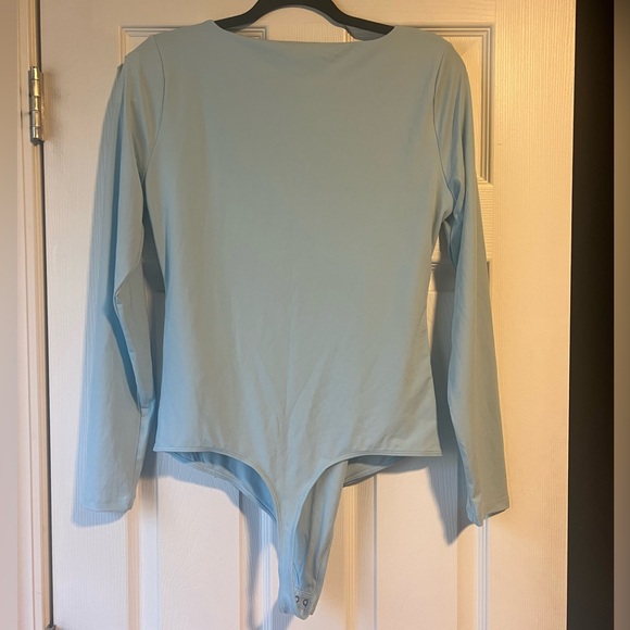 Abercrombie Long Sleeve Ruched V-Neck Bodysuit - Picture 2 of 3